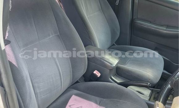 Acheter Occasion Voiture Toyota Corolla Blanc à Import - Dubai, Clarendon Acheter Occasion Voiture Toyota Corolla Blanc à Import - Dubai, Clarendon