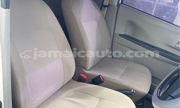 Buy Used Daihatsu Mira White Car in Mandeville in Manchester Buy Used Daihatsu Mira White Car in Mandeville in Manchester