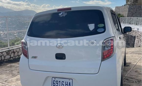 Buy Used Daihatsu Mira White Car in Mandeville in Manchester Buy Used Daihatsu Mira White Car in Mandeville in Manchester