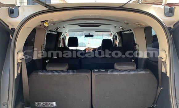 Buy Used Toyota Voxy White Car in Import - Dubai in Clarendon Buy Used Toyota Voxy White Car in Import - Dubai in Clarendon