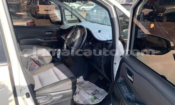 Buy Used Toyota Voxy White Car in Import - Dubai in Clarendon Buy Used Toyota Voxy White Car in Import - Dubai in Clarendon