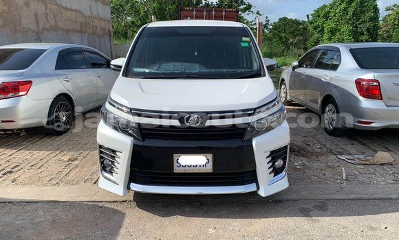 Buy Used Toyota Voxy White Car in Import - Dubai in Clarendon Buy Used Toyota Voxy White Car in Import - Dubai in Clarendon