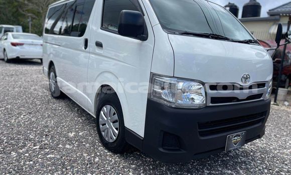 Buy Used Toyota Hiace White Car in Lucea in Hanover Buy Used Toyota Hiace White Car in Lucea in Hanover
