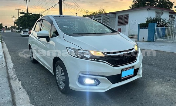 Buy Used Honda FIT White Car in May Pen in Clarendon Buy Used Honda FIT White Car in May Pen in Clarendon