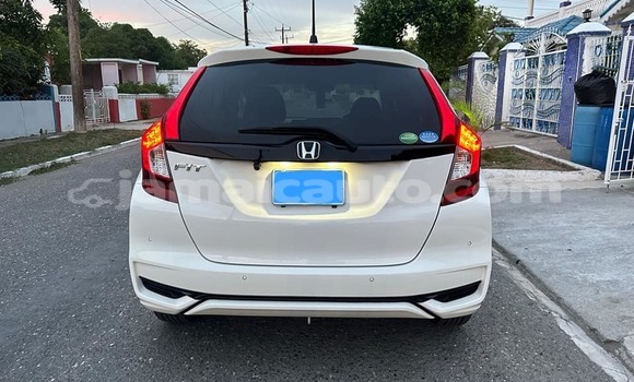 Buy Used Honda FIT White Car in May Pen in Clarendon Buy Used Honda FIT White Car in May Pen in Clarendon