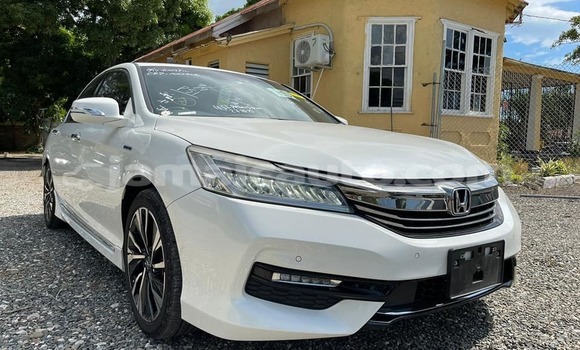 Buy Used Honda Accord White Car in May Pen in Clarendon Buy Used Honda Accord White Car in May Pen in Clarendon