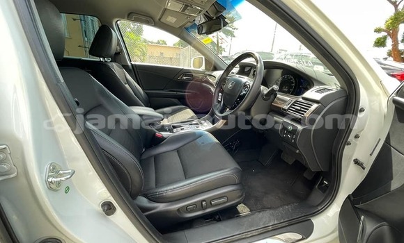Buy Used Honda Accord White Car in May Pen in Clarendon Buy Used Honda Accord White Car in May Pen in Clarendon