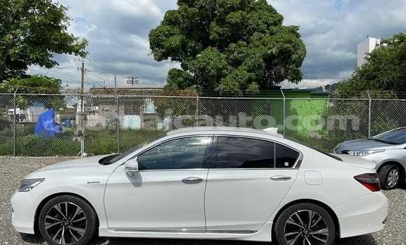 Buy Used Honda Accord White Car in May Pen in Clarendon Buy Used Honda Accord White Car in May Pen in Clarendon