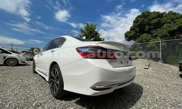 Buy Used Honda Accord White Car in May Pen in Clarendon Buy Used Honda Accord White Car in May Pen in Clarendon