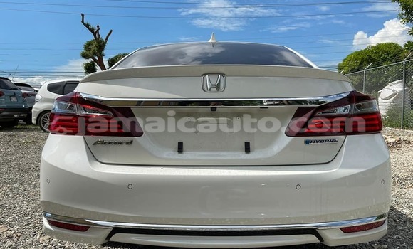 Buy Used Honda Accord White Car in May Pen in Clarendon Buy Used Honda Accord White Car in May Pen in Clarendon