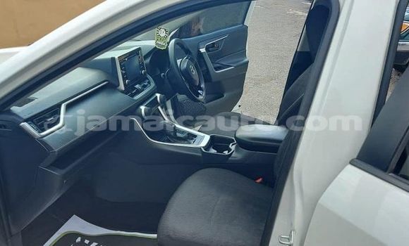 Buy Used Toyota RAV4 White Car in Lucea in Hanover Buy Used Toyota RAV4 White Car in Lucea in Hanover