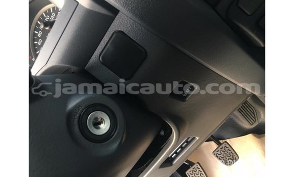 Acheter Import Voiture Toyota Land Cruiser Blanc à Import - Dubai, Clarendon Acheter Import Voiture Toyota Land Cruiser Blanc à Import - Dubai, Clarendon