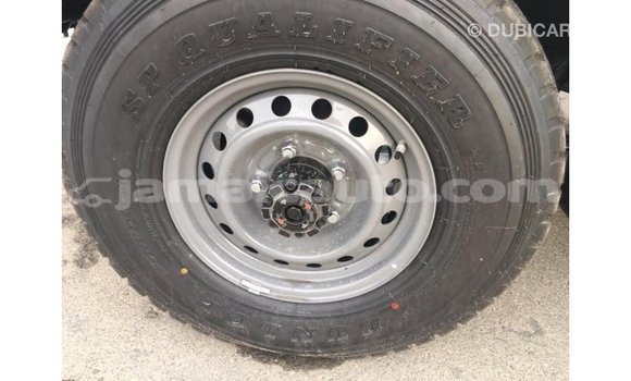 Acheter Import Voiture Toyota Land Cruiser Blanc à Import - Dubai, Clarendon Acheter Import Voiture Toyota Land Cruiser Blanc à Import - Dubai, Clarendon