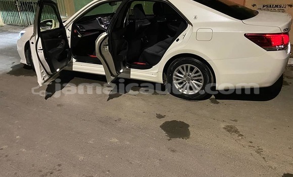 Buy Used Toyota Crown White Car in Lucea in Hanover Buy Used Toyota Crown White Car in Lucea in Hanover