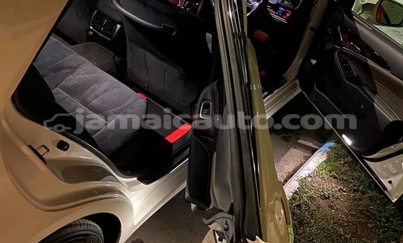 Buy Used Toyota Crown White Car in Lucea in Hanover Buy Used Toyota Crown White Car in Lucea in Hanover