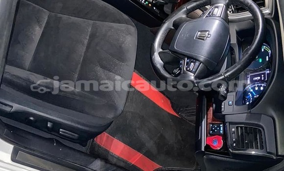 Buy Used Toyota Crown White Car in Lucea in Hanover Buy Used Toyota Crown White Car in Lucea in Hanover