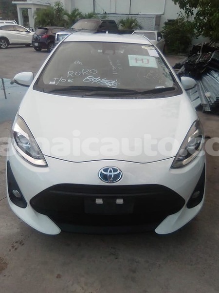 Big with watermark toyota aqua clarendon import dubai 4695