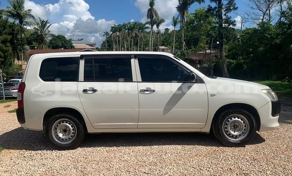 Buy Used Toyota Probox White Car in May Pen in Clarendon Buy Used Toyota Probox White Car in May Pen in Clarendon