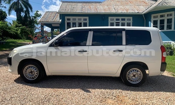 Buy Used Toyota Probox White Car in May Pen in Clarendon Buy Used Toyota Probox White Car in May Pen in Clarendon