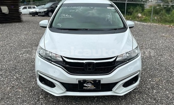 Buy Used Honda FIT White Car in May Pen in Clarendon Buy Used Honda FIT White Car in May Pen in Clarendon
