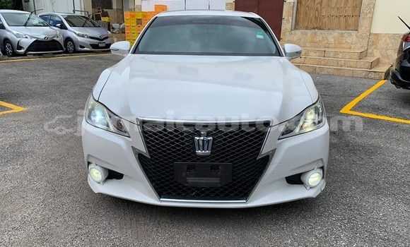 Buy Used Toyota Crown White Car in May Pen in Clarendon Buy Used Toyota Crown White Car in May Pen in Clarendon