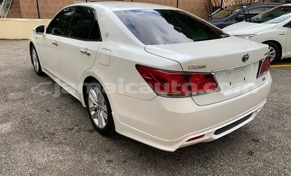 Buy Used Toyota Crown White Car in May Pen in Clarendon Buy Used Toyota Crown White Car in May Pen in Clarendon
