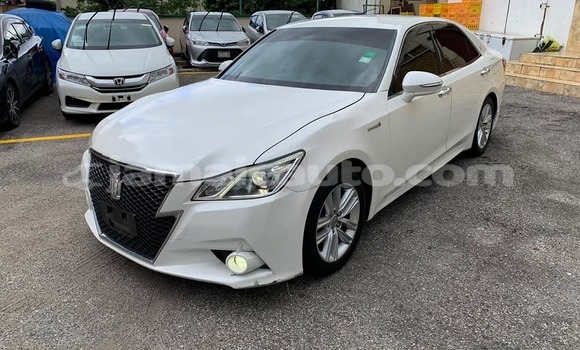 Buy Used Toyota Crown White Car in May Pen in Clarendon Buy Used Toyota Crown White Car in May Pen in Clarendon