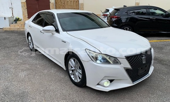 Buy Used Toyota Crown White Car in May Pen in Clarendon Buy Used Toyota Crown White Car in May Pen in Clarendon
