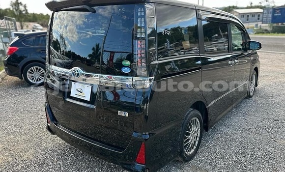 Acheter Occasion Voiture Toyota Voxy Noir à Kingston, Kingston Acheter Occasion Voiture Toyota Voxy Noir à Kingston, Kingston
