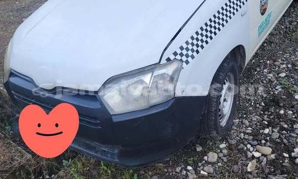 Buy Used Toyota Probox White Car in May Pen in Clarendon Buy Used Toyota Probox White Car in May Pen in Clarendon