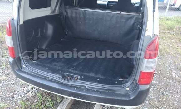 Buy Used Toyota Probox White Car in May Pen in Clarendon Buy Used Toyota Probox White Car in May Pen in Clarendon