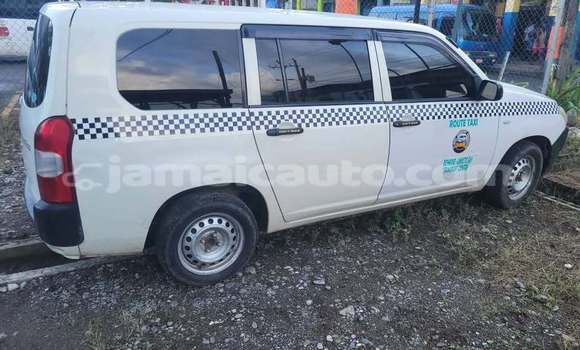 Buy Used Toyota Probox White Car in May Pen in Clarendon Buy Used Toyota Probox White Car in May Pen in Clarendon