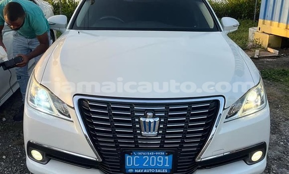 Buy Used Toyota Crown White Car in May Pen in Clarendon Buy Used Toyota Crown White Car in May Pen in Clarendon