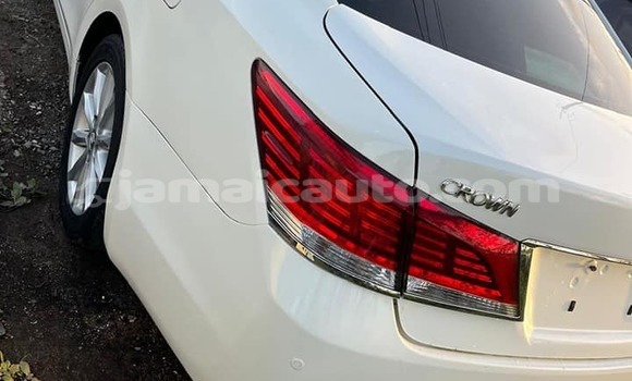 Buy Used Toyota Crown White Car in May Pen in Clarendon Buy Used Toyota Crown White Car in May Pen in Clarendon