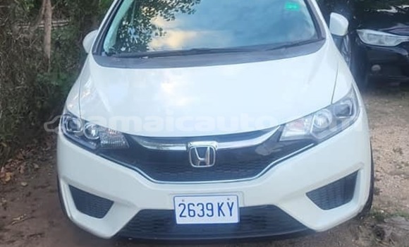 Buy Used Honda FIT White Car in May Pen in Clarendon