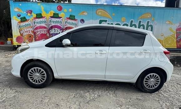 Buy Used Toyota Vitz White Car in Mandeville in Manchester Buy Used Toyota Vitz White Car in Mandeville in Manchester