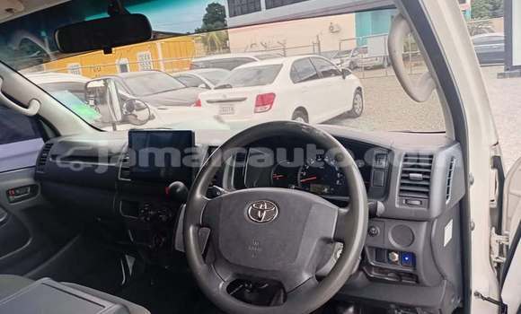 Buy Used Toyota Hiace White Car in Mandeville in Manchester Buy Used Toyota Hiace White Car in Mandeville in Manchester