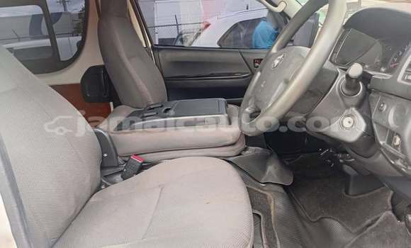 Buy Used Toyota Hiace White Car in Mandeville in Manchester Buy Used Toyota Hiace White Car in Mandeville in Manchester