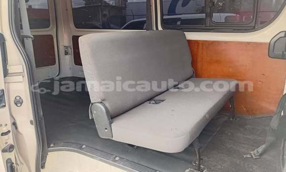 Buy Used Toyota Hiace White Car in Mandeville in Manchester Buy Used Toyota Hiace White Car in Mandeville in Manchester