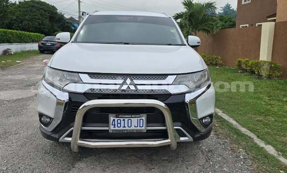 Buy Used Mitsubishi Outlander White Car in Import - Dubai in Clarendon Buy Used Mitsubishi Outlander White Car in Import - Dubai in Clarendon