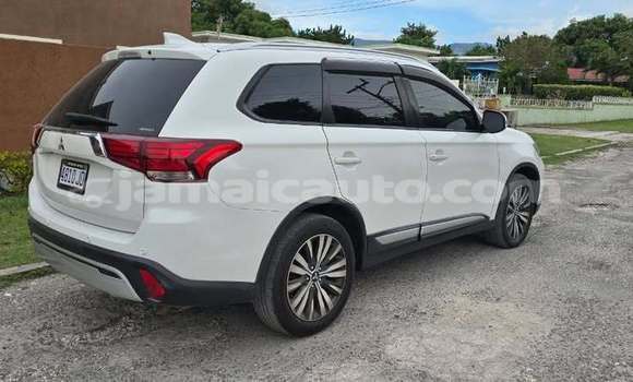 Buy Used Mitsubishi Outlander White Car in Import - Dubai in Clarendon Buy Used Mitsubishi Outlander White Car in Import - Dubai in Clarendon