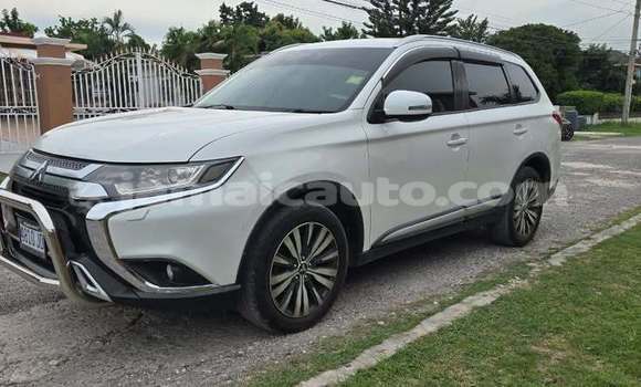 Buy Used Mitsubishi Outlander White Car in Import - Dubai in Clarendon Buy Used Mitsubishi Outlander White Car in Import - Dubai in Clarendon