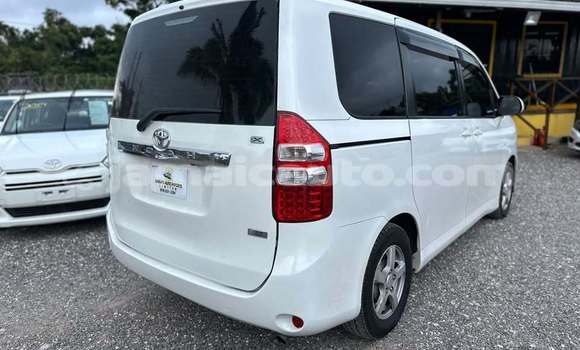 Buy Used Toyota Noah White Car in Mandeville in Manchester Buy Used Toyota Noah White Car in Mandeville in Manchester