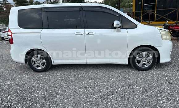 Buy Used Toyota Noah White Car in Mandeville in Manchester Buy Used Toyota Noah White Car in Mandeville in Manchester