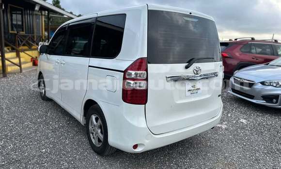 Buy Used Toyota Noah White Car in Mandeville in Manchester Buy Used Toyota Noah White Car in Mandeville in Manchester