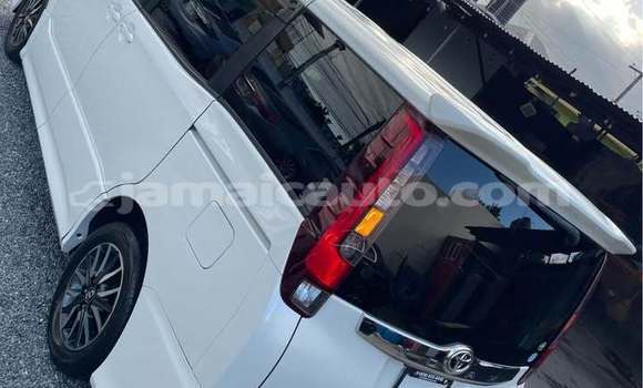 Buy Used Toyota Noah White Car in Savanna la Mar in Westmoreland Buy Used Toyota Noah White Car in Savanna la Mar in Westmoreland