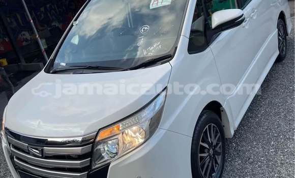 Buy Used Toyota Noah White Car in Savanna la Mar in Westmoreland Buy Used Toyota Noah White Car in Savanna la Mar in Westmoreland
