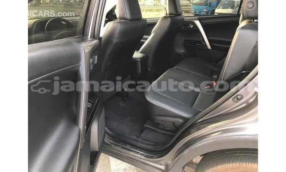 Acheter Import Utilitaire Toyota HiAce Noir à Import - Dubai, Clarendon Acheter Import Utilitaire Toyota HiAce Noir à Import - Dubai, Clarendon