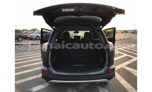 Acheter Import Utilitaire Toyota HiAce Noir à Import - Dubai, Clarendon Acheter Import Utilitaire Toyota HiAce Noir à Import - Dubai, Clarendon