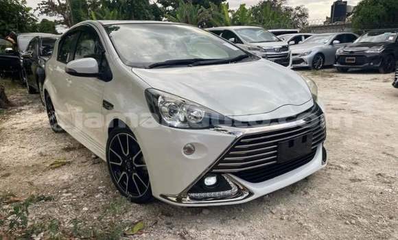 Buy Used Toyota Aqua White Car in Kingston in Kingston Buy Used Toyota Aqua White Car in Kingston in Kingston